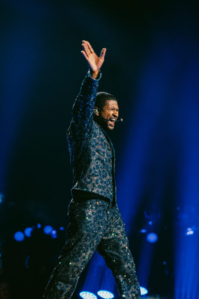 R&B singer Usher performing at his Rendezvous in Paris residency